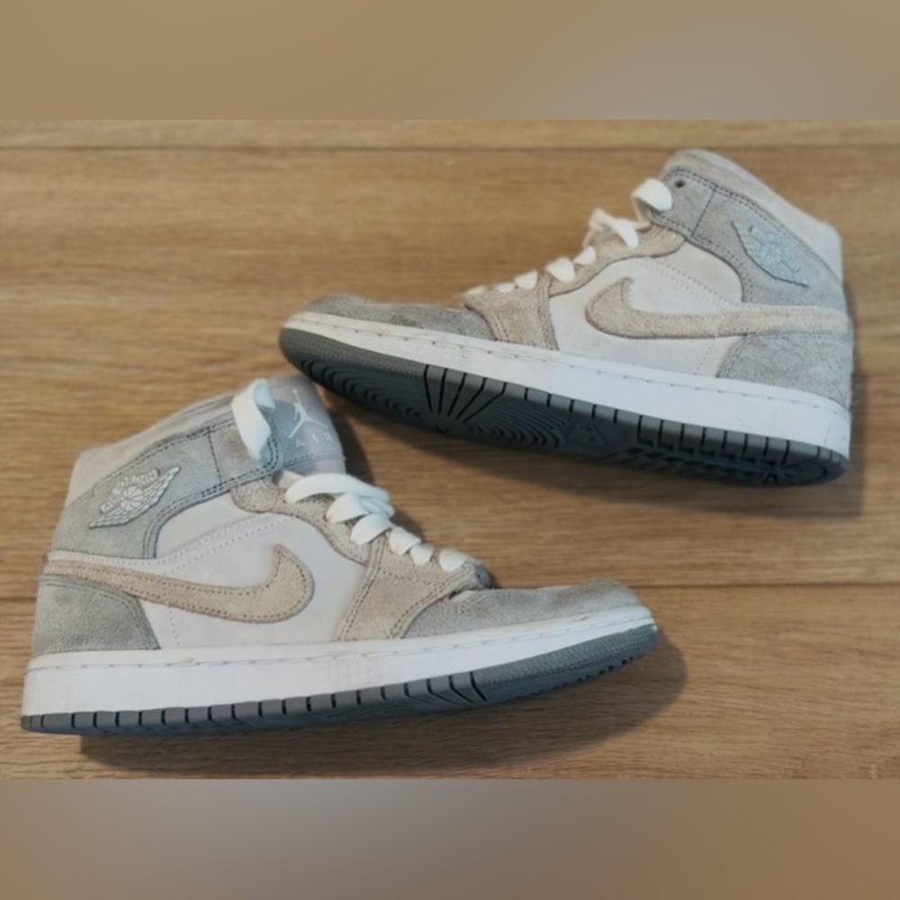 Nike Air Jordan 1 Mid SE Shoes Particle Grey DO7139-002 NWOT Woman Size 6